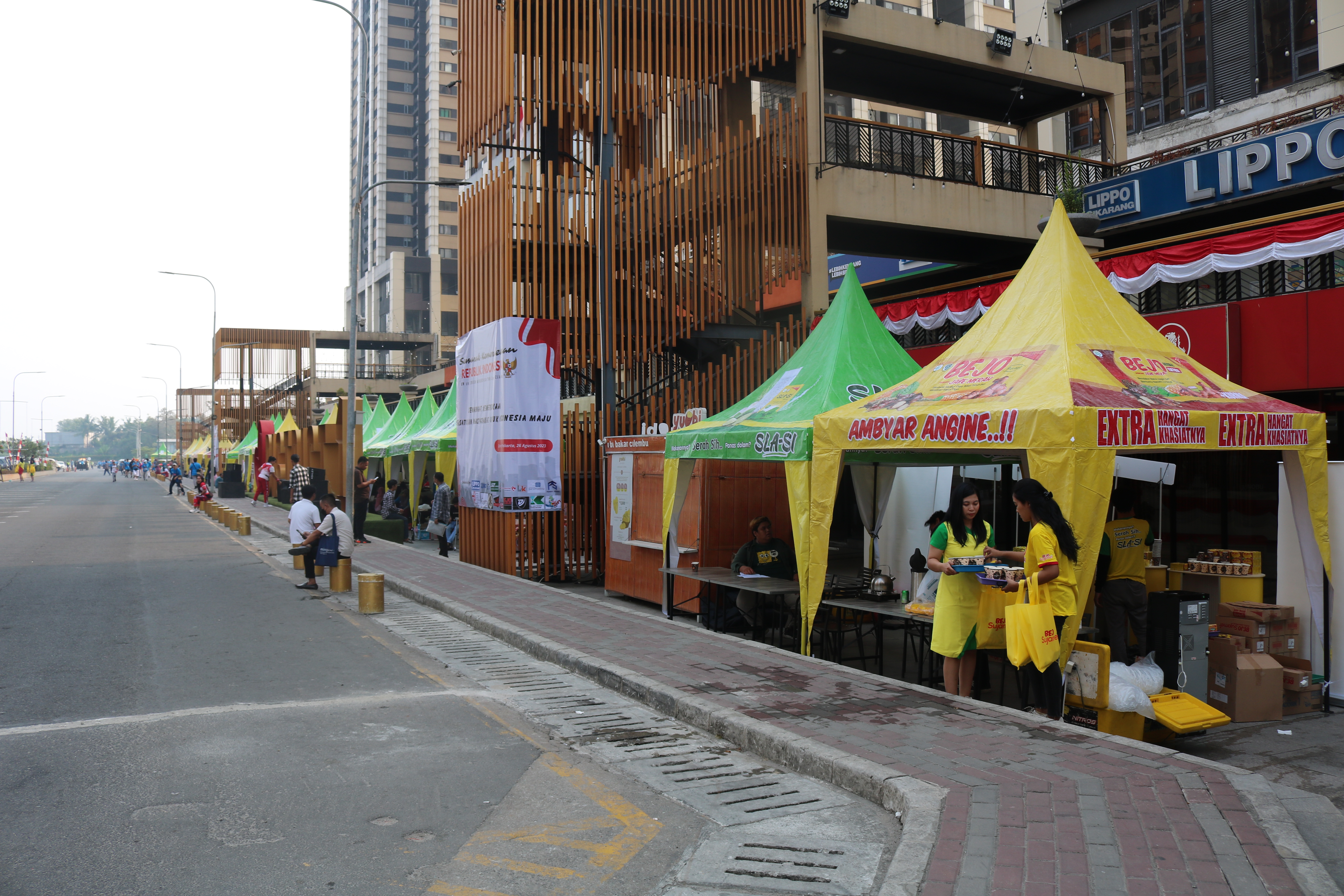 Acara Jalan Sehat Bersama Warga Lippo Cikarang dan Memfasilitasi UMKM